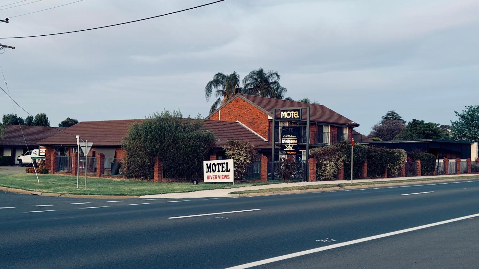 Mildura Riverview Motel Gol Gol ภายนอก รูปภาพ