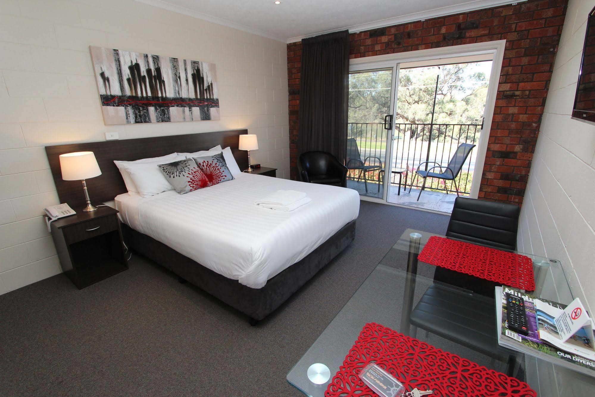 Mildura Riverview Motel Gol Gol ภายนอก รูปภาพ